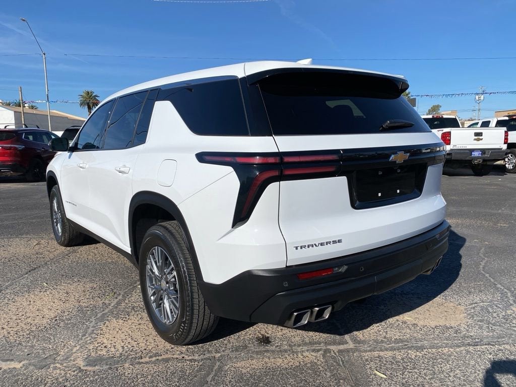 2024 Chevrolet Traverse LS