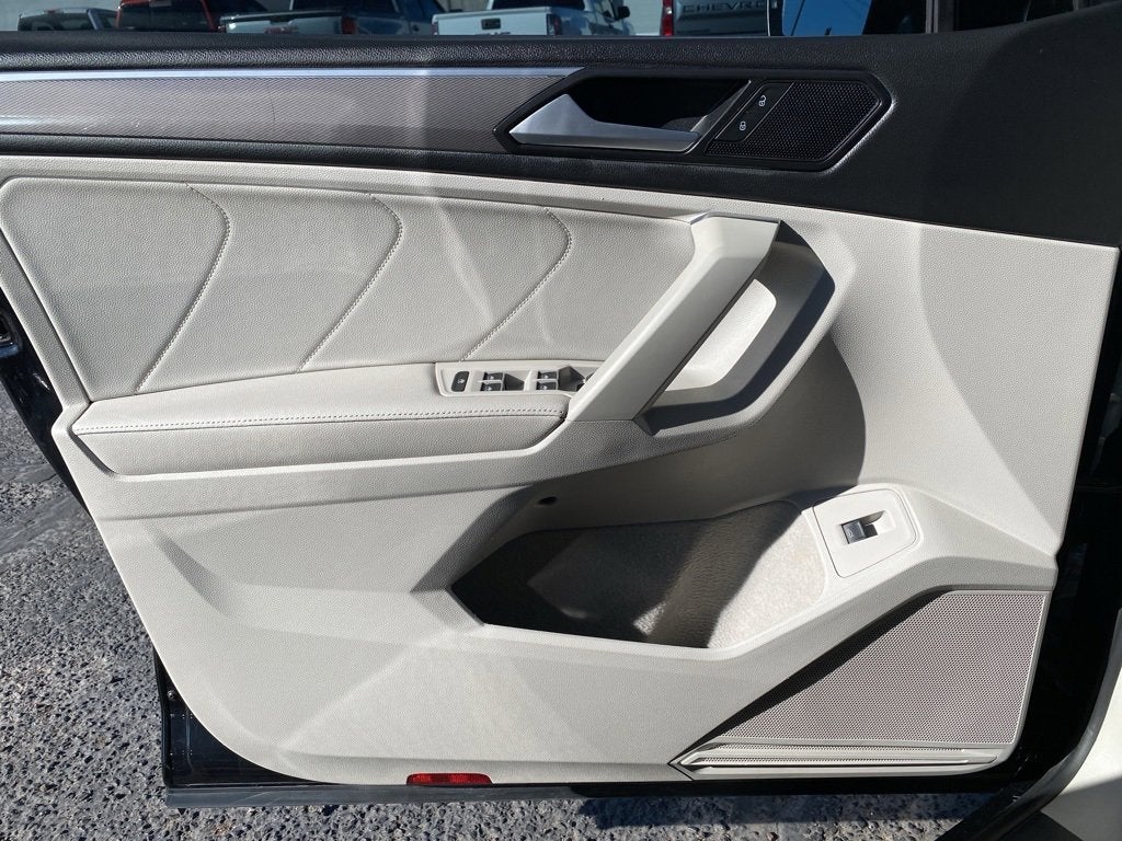 2022 Volkswagen Tiguan SE R-Line Black