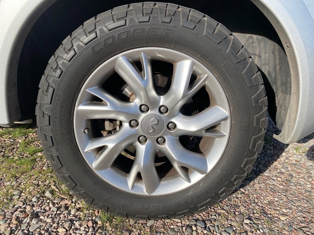 2012 INFINITI QX56 7-passenger