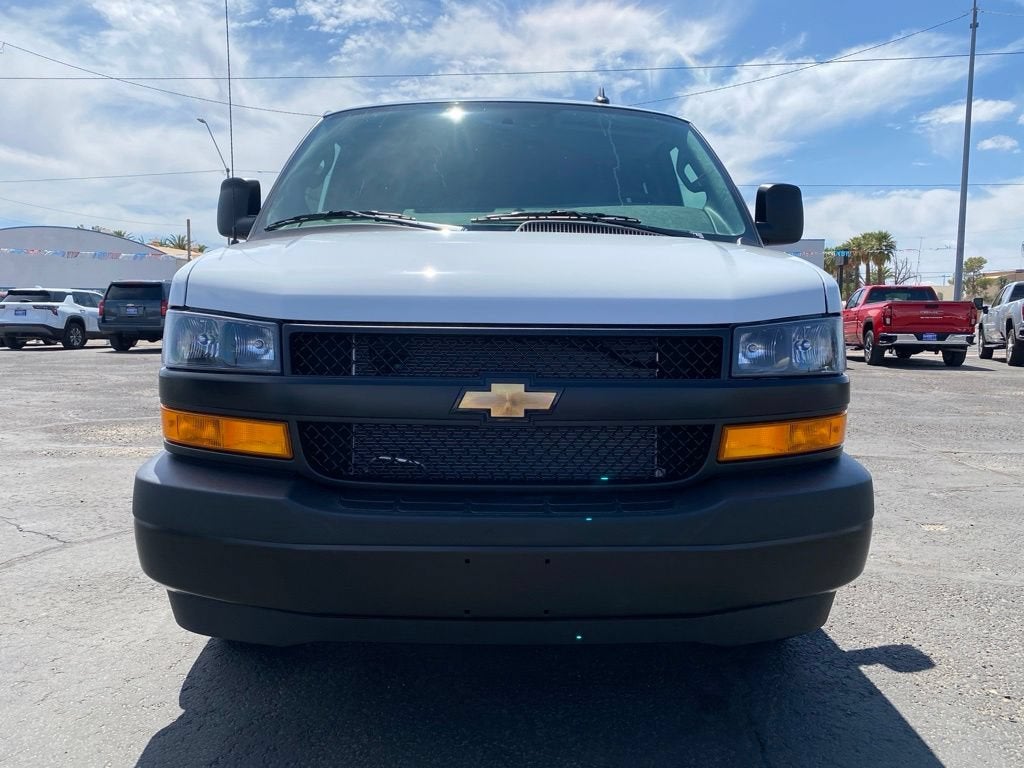 2026 Chevrolet Express Passenger 1LS
