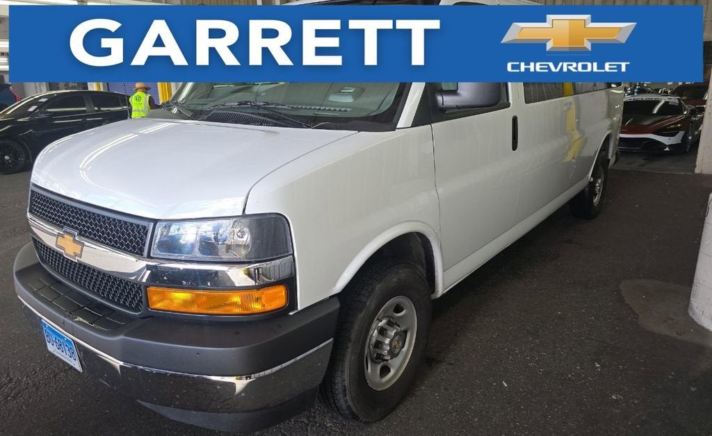 2025 Chevrolet Express 3500 LT Extended's photo