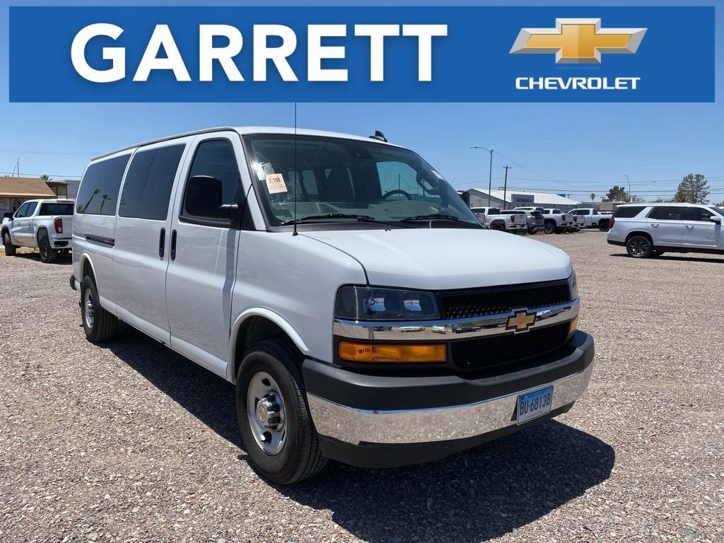 2025 Chevrolet Express Passenger 1LT