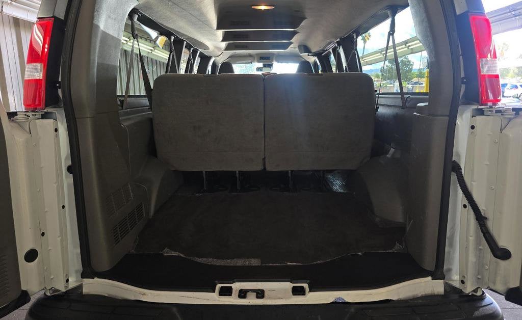 2025 Chevrolet Express Passenger 1LT