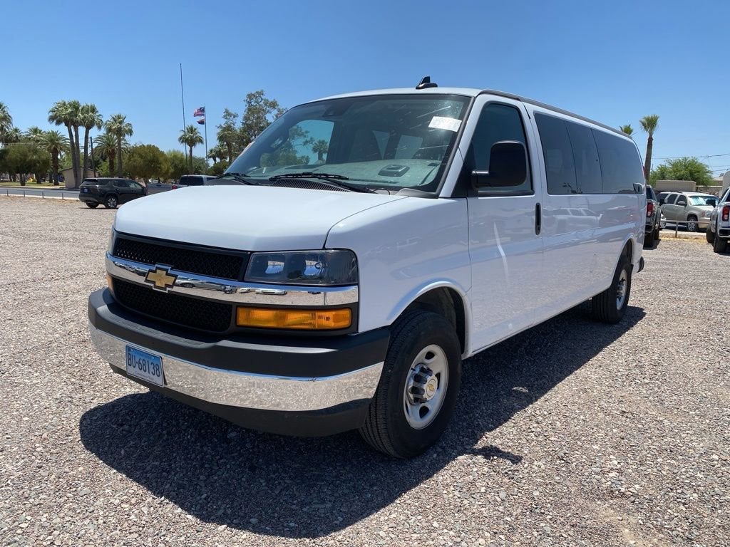 2025 Chevrolet Express Passenger 1LT