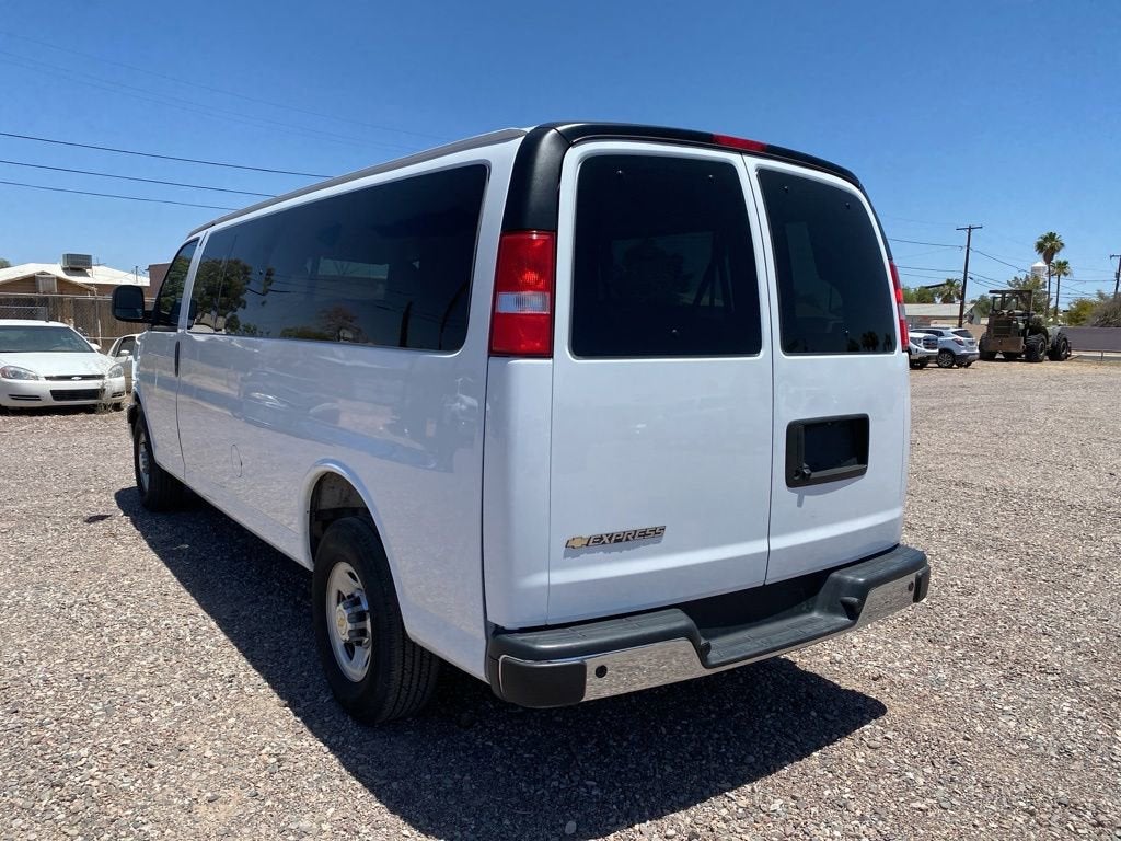 2025 Chevrolet Express Passenger 1LT