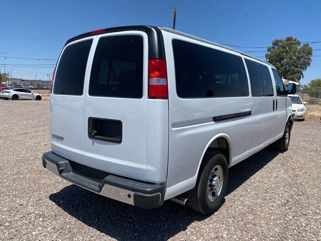 2025 Chevrolet Express Passenger 1LT