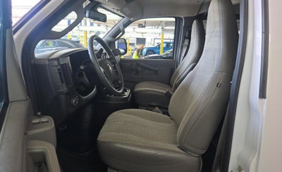 2025 Chevrolet Express Passenger 1LT