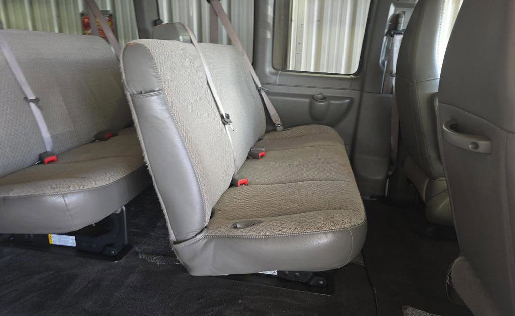 2025 Chevrolet Express Passenger 1LT
