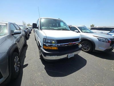 2025 Chevrolet Express Passenger 1LT