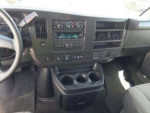2025 Chevrolet Express Passenger 1LT