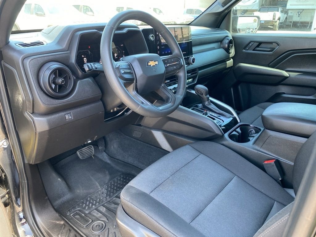 2025 Chevrolet Colorado WT/LT