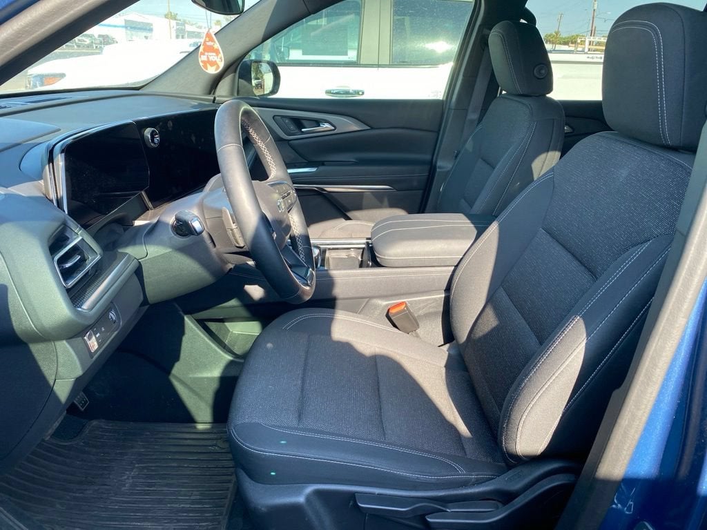 2024 Chevrolet Traverse LS