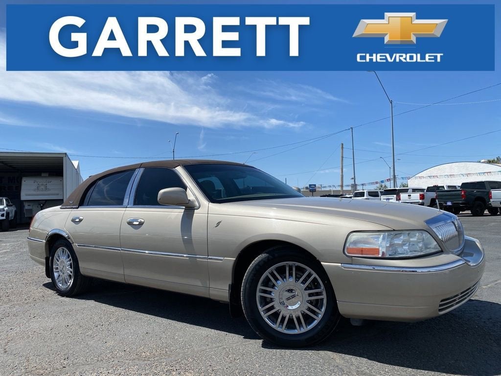 2008 Lincoln Town Car Signature Limited's photo