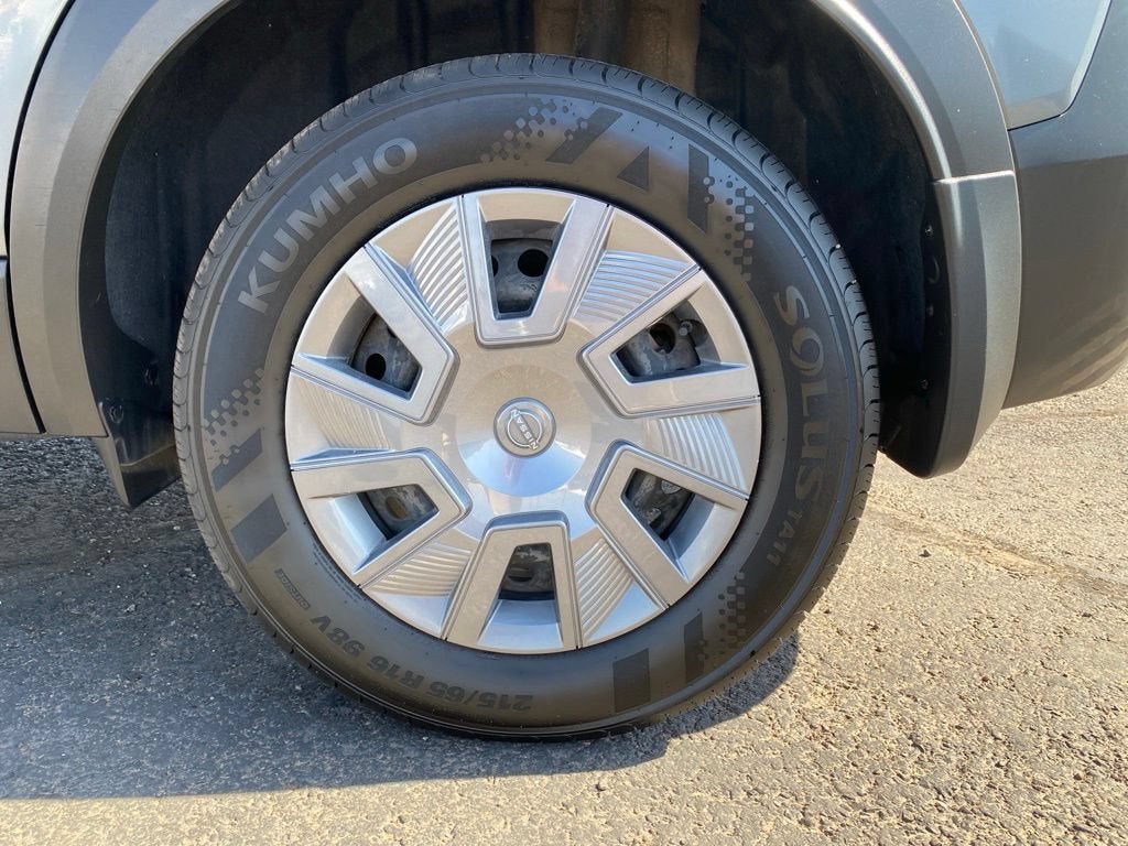 2025 Nissan Kicks S