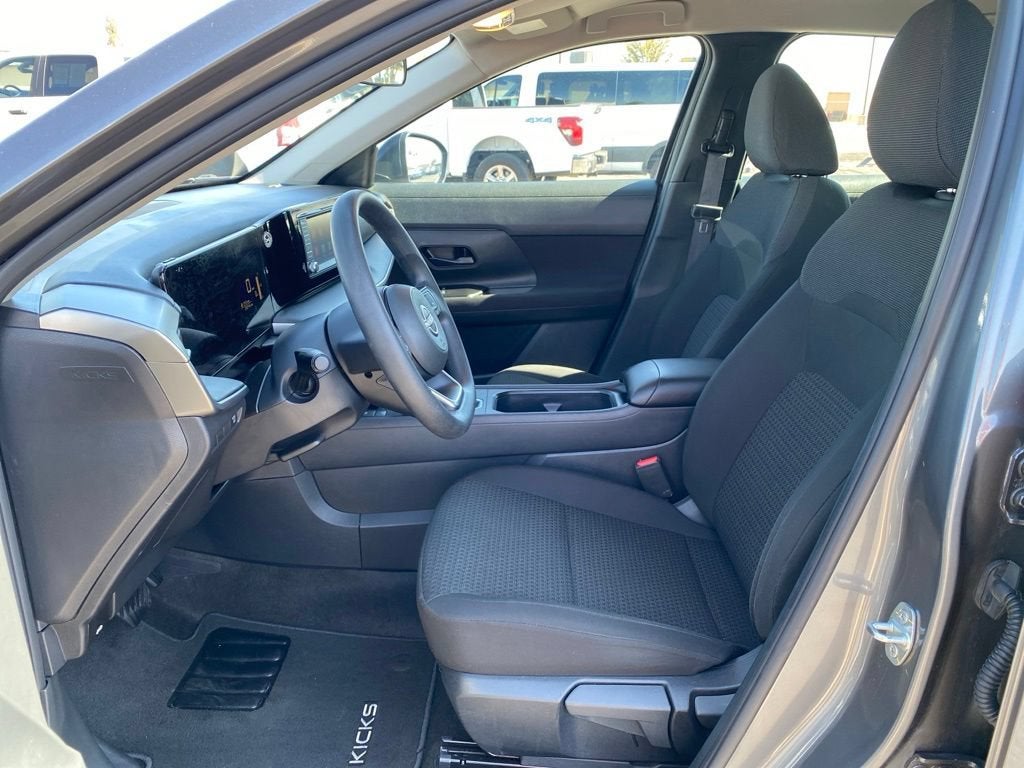 2025 Nissan Kicks S